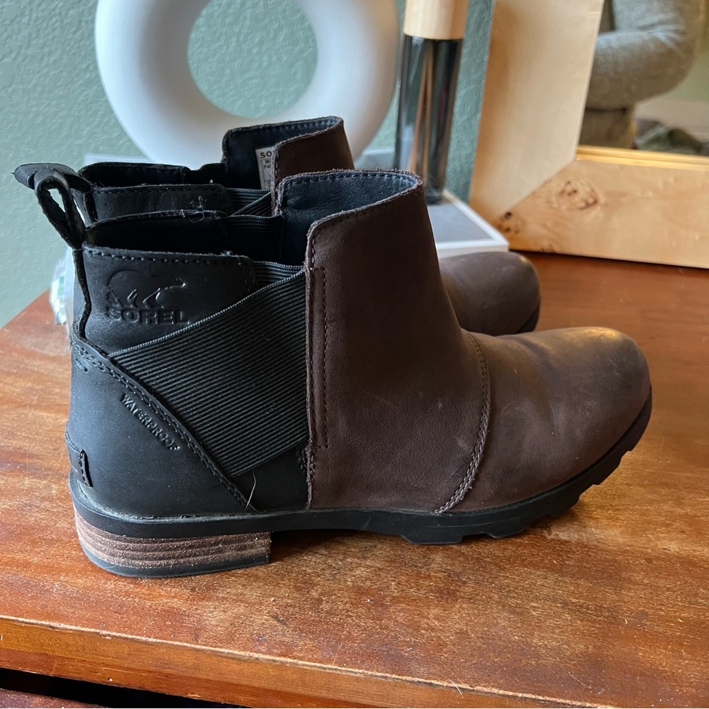 Sorel Two-Tone Chelsea Boots